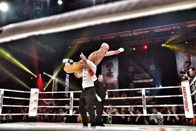 韩国巨人崔洪万被谁ko，一龙狠揍韩国巨人崔洪万