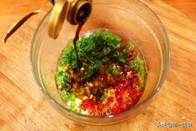 水煮虾蘸料制作方法，水煮虾蘸料怎么调好吃（广式白灼虾不是简单水煮）