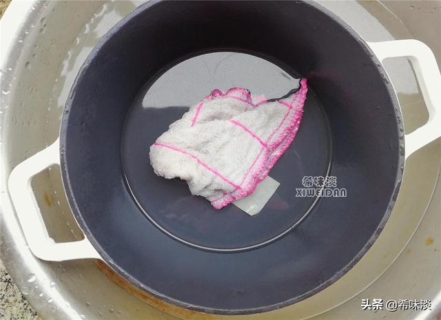 珐琅锅如何开锅，珐琅锅和陶瓷锅哪个好（锅油润寿命更长）