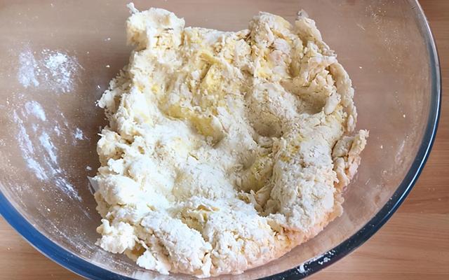 牛排的制作过程，牛排怎么制作（教你在家做豪华牛排汉堡面包）