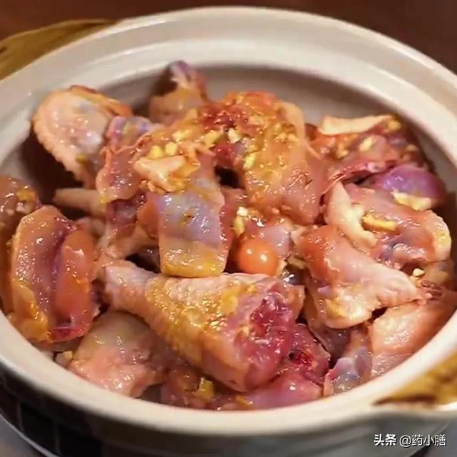 广东汕尾乖脯鸡煲的做法，广东煲仔鸡的做法（一道集鲜、香、甜于一身的硬菜）