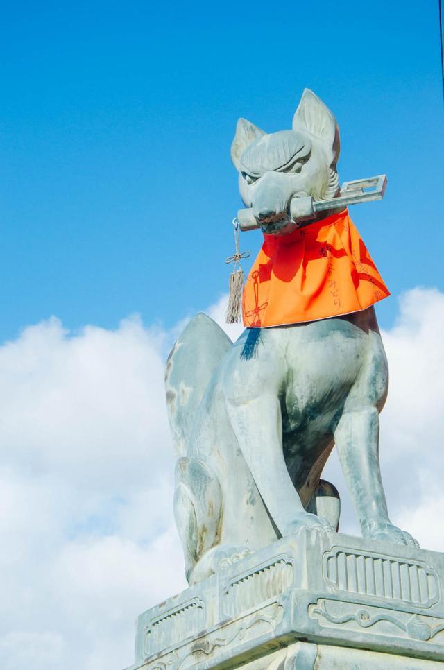日本鸟居有多可怕，日本鸟居最多的地方（千本鸟居，日本的标志性建筑）
