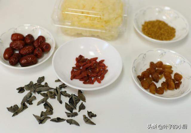冰糖木耳红枣汤步骤，冰糖木耳红枣汤步骤做法（养生食疗方：养血安神）