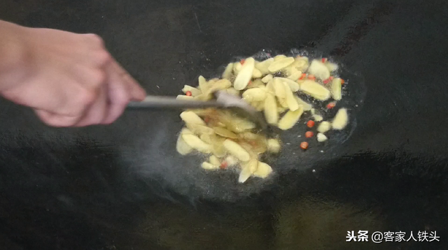 怎么做焖牛肉才好吃，牛腩这一个做法才叫香