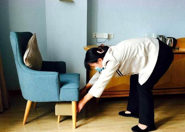 情侣房多功能座椅的使用方法，情侣酒店的多功能座椅怎么用（情侣房内“贵妃椅”有何用）