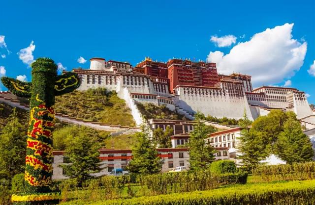 布达拉是什么意思，布达拉宫的布达拉是什么意思（布达拉宫：世界上最雄伟的宫殿）