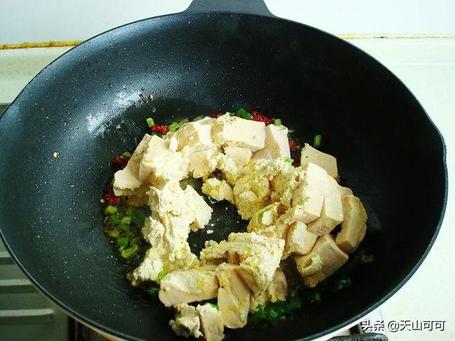 臭豆腐怎么做最好吃，臭豆腐怎么做好吃（这样做比原来的好吃不止十倍）