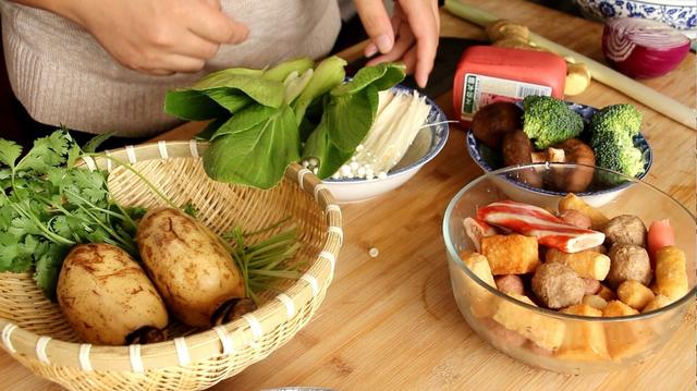 简单版麻辣香锅家常做法，简单家常的麻辣香锅