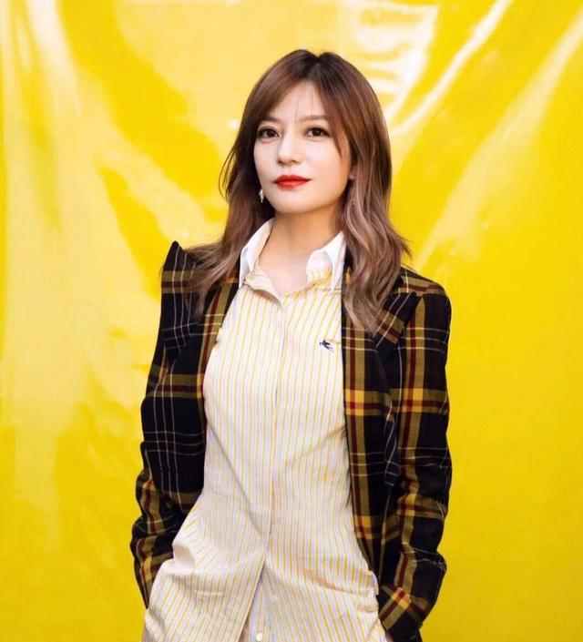 眼袋下面的纹是什么纹，为什么眼睛下面有眼袋纹（你又知道这黑三角是哪吗）