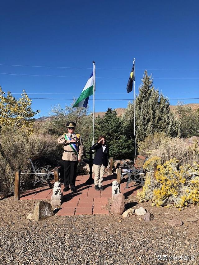 纸牌国中的鸟是什么鸟，纸牌国讲的是什么鸟（美国也有个“国中之国”）