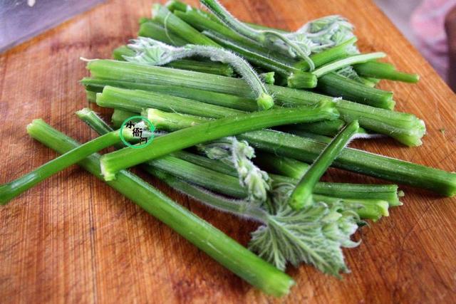 老南瓜炒肉如何做好吃，老南瓜炒肉如何做好吃又简单（南瓜最好吃的不是果实是这个部位）