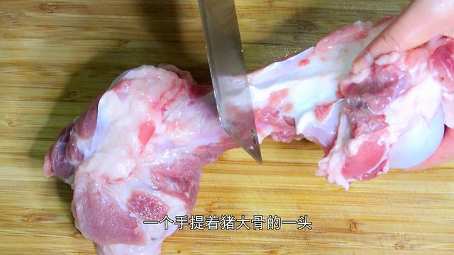 棒骨煮汤做法步骤，棒骨汤的做法与步骤窍门（炖大骨头汤别只知道焯水）