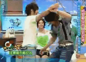 炎亚纶怒打歌迷，炎亚纶汪东城事件（当年为什么会决裂怎么回事）