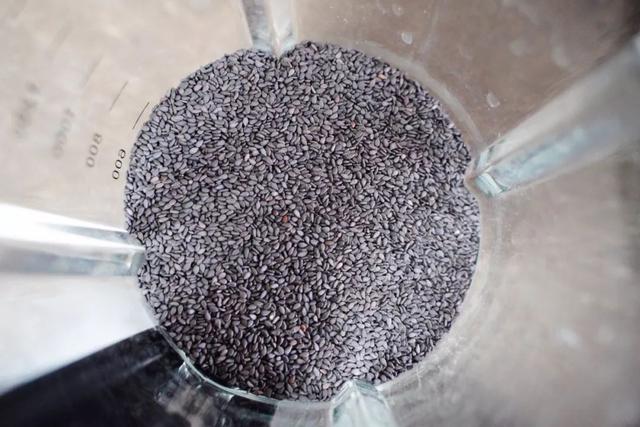 黑芝麻糊怎么冲，南方黑芝麻糊怎么冲不会结块（就是忘加这种米）