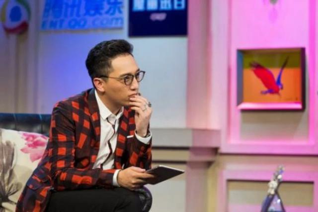靠语速快一举成名，访谈节目惹恼张家辉，华少业务能力遭质疑