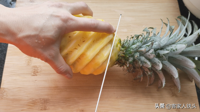 菠萝鸡块家常做法简单，半只鸡加1块菠萝