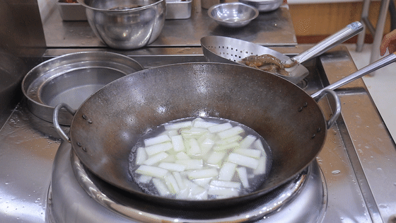 冬瓜虾仁汤怎么做，夏季祛湿排毒消脂全靠它！（少盐少油但却也营养美味）