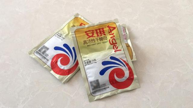 酵母过期还能用吗，酵母粉过了保质期还能用吗（买酵母粉要注意以下几点）