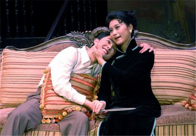 雷雨人物形象分析，雷雨人物（女性的悲剧——浅析《雷雨》中周繁漪的角色形象）