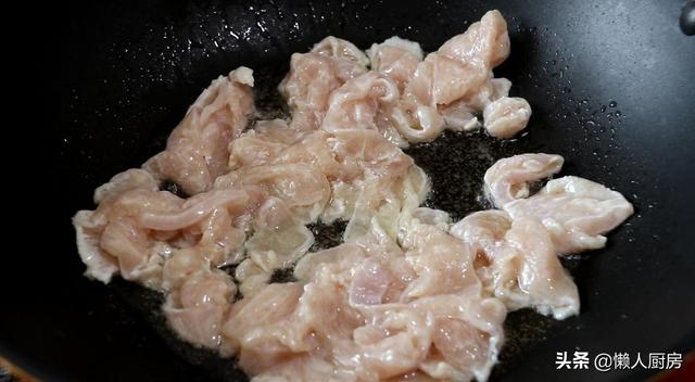 木耳炒鸡的做法怎么样做最好吃，木耳炒鸡的做法怎么样做最好吃窍门（不会做饭的人也能学会）
