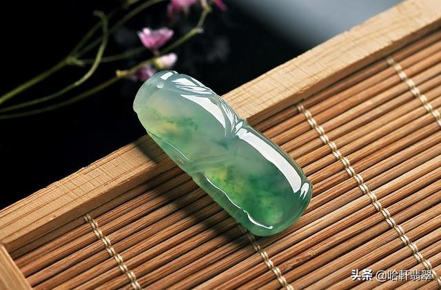 玉坠配什么链子好，绿色玉坠配什么链子好（原来张继科佩戴的冷门翡翠是它）