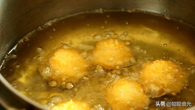 怎么做炸元宵，炸的元宵怎么做（直接下锅容易炸裂）