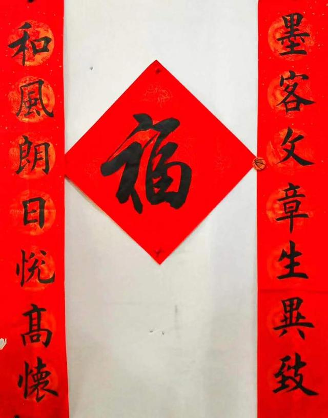 上联在左边还是右边，上联贴左边还是右边（对联怎么区分上下联）