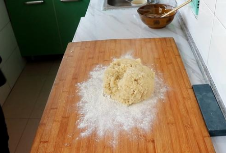 炸油糕怎么做，炸油糕怎么做作文四（炸油糕的做法家常做法窍门）