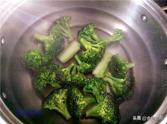 鹅掌的功效与作用，鹅掌有什么营养（这菜是女人的美容搭档）