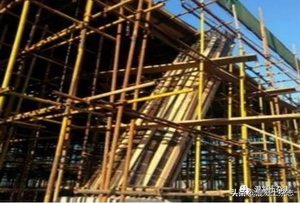斜圆柱是圆柱吗为什么，大角度混凝土斜圆柱施工技术