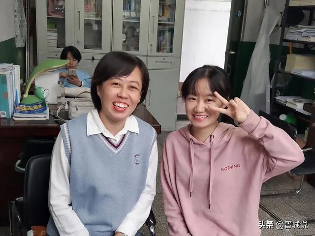 总裁的替身前妻冠华居燕子717微博，燕子712原创歌曲（晋城一中学子接力传承继续一中执教）