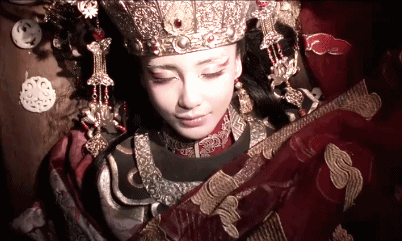 戴美瞳可以哭吗，戴美瞳可以哭吗美瞳不见了（AB把热恋女孩演成神经质少女杀手）