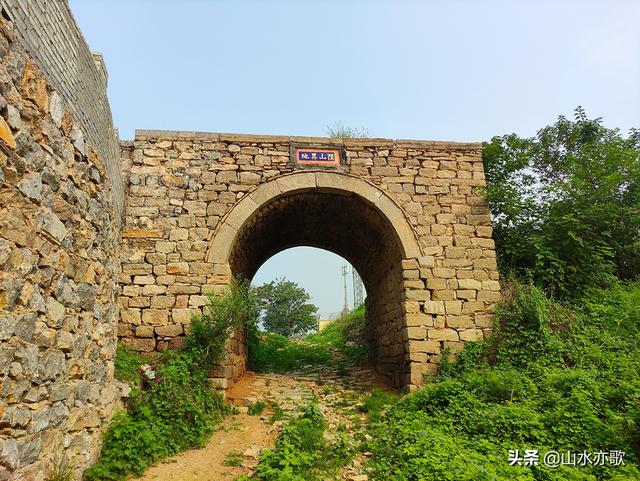 秦皇古道在哪呢，秦皇古道的简介（一座因唐僧晾经而得名的山岭）