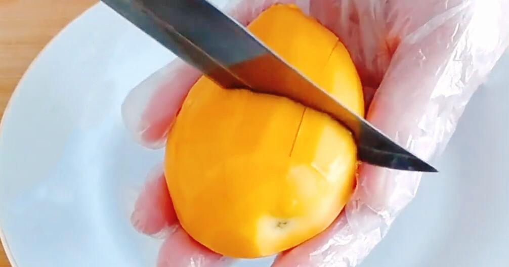 图片[7]-3种切芒果的方法 优雅吃光一个大芒果-起舞食谱网
