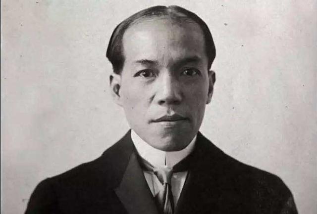 焚书坑儒的主人公是谁，焚书坑什么的主人公是谁（秦始皇到底烧了什么书）