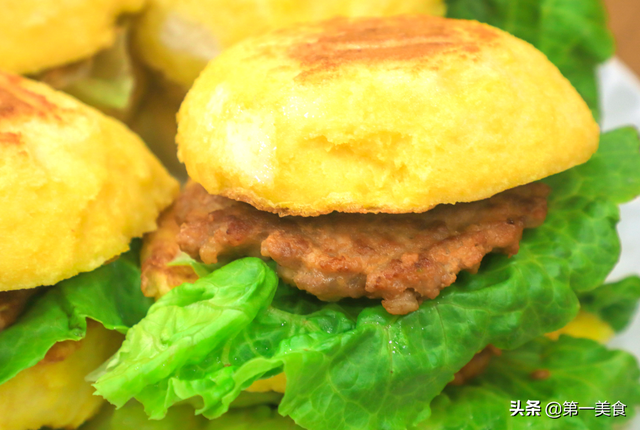 如何做汉堡，如何做汉堡面包（巧手“改造馒头”2块钱自制家庭版汉堡）