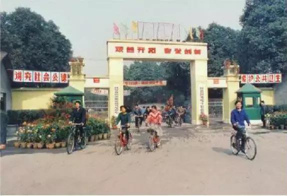 fc2官网，fc2官网中400pt是多少钱（半个世纪面积扩大近160倍）