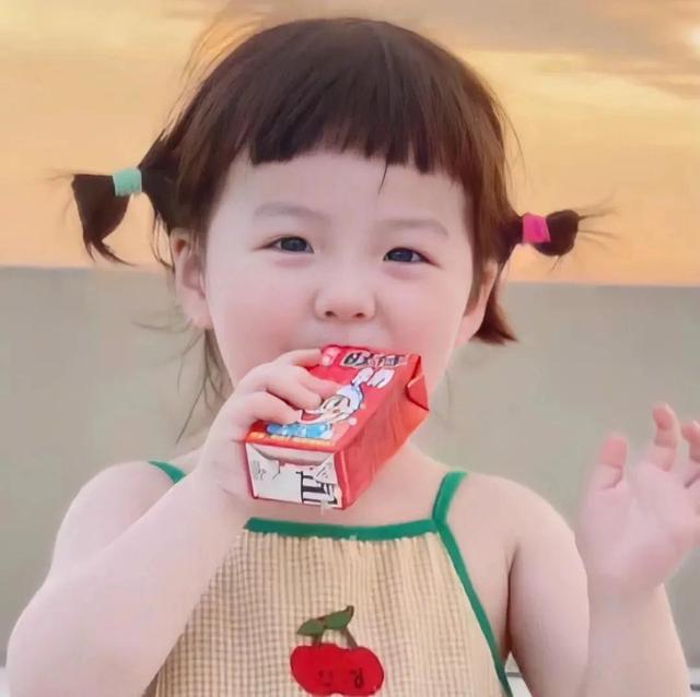 娃娃头像微信，娃娃头像（去爱一个让你变成小孩的人）