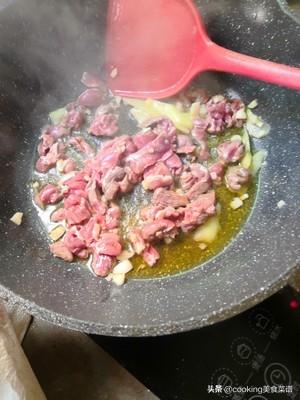 怎样做蘑菇油菜杆炒牛肉，牛肉炒香菇油菜（家常下饭菜）