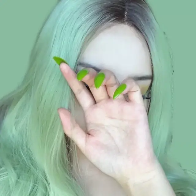 念七 精致女生染发社会酷头像微信，念七 精致女生染发社会酷头像（各种发色的小姐姐头像）