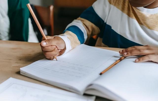 猪拱白菜什么意思，梦见白菜被猪拱了什么意思（“土猪”想要拱白菜？谈何容易）