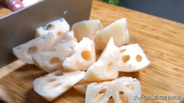 煲老藕是什么意思，我锅中煲老藕（跟着武汉煨汤非遗传承人学做莲藕排骨汤）