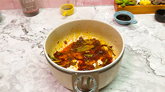 熟鹌鹑蛋怎么炒好吃，圣女果炒鹌鹑蛋（香炒鹌鹑蛋居然如此美味）