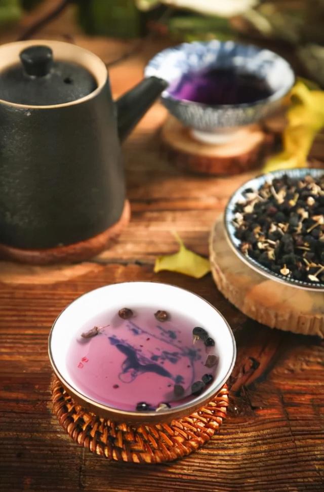 女人抗衰老每天坚持喝，女人抗衰老每天坚持喝吃什么保健品（5款能喝的“冻龄”花青素神仙水）