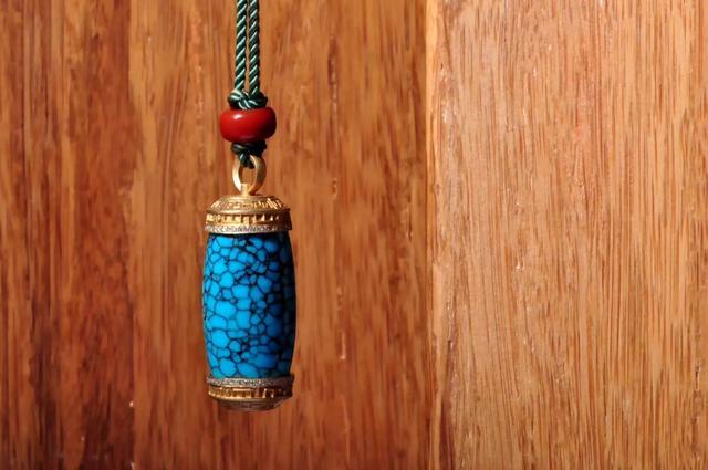 瓷松与绿松石的区别，瓷松和绿松的区别（中国绿松石VS美国绿松石）