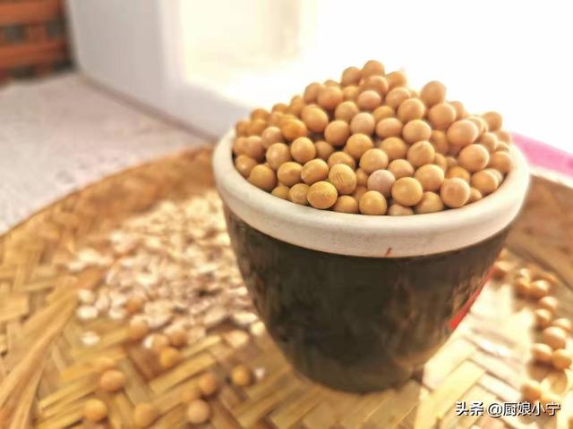 豆浆是什么豆做的，什么豆可以做豆浆（试试炒豆的方法）