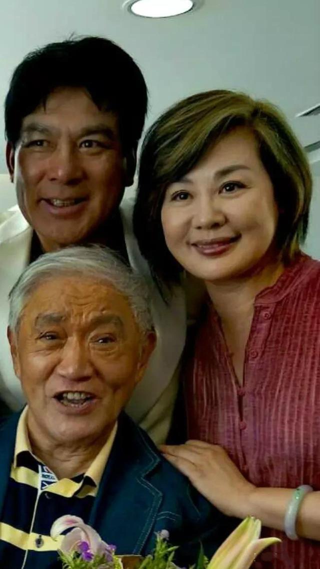 丛珊历任老公，丛珊现任老公照片（20岁凭《牧马人》一夜成名的丛珊）