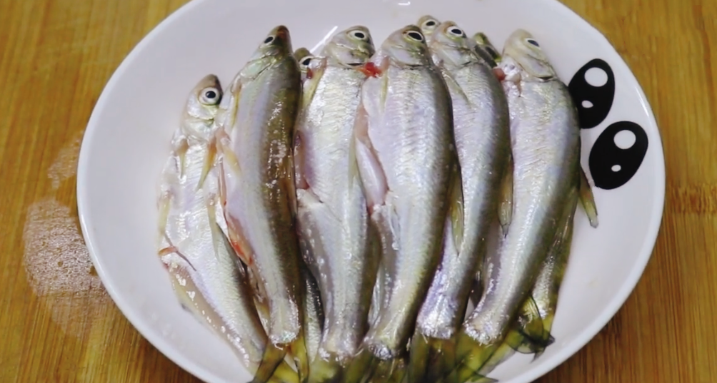 圖片[2]-【香煎小魚】做法步驟圖 記住這一點 不粘鍋不破皮-起舞食譜網