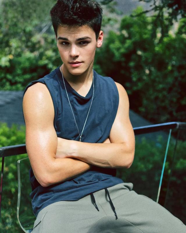 aj 是什么，aj系列所有款式图片（18岁美国新生代男歌手高高瘦瘦白白净净）