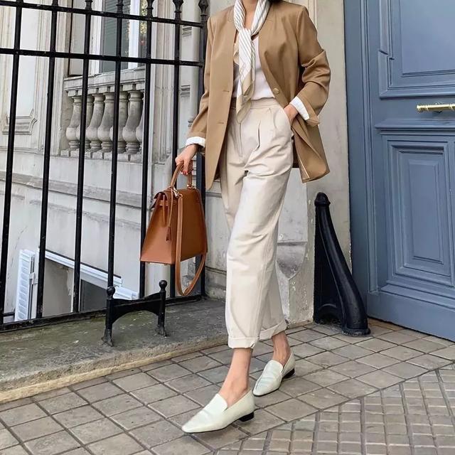 面试穿什么衣服，冬天面试应该穿什么样的衣服呢（HR：面试时这么穿）